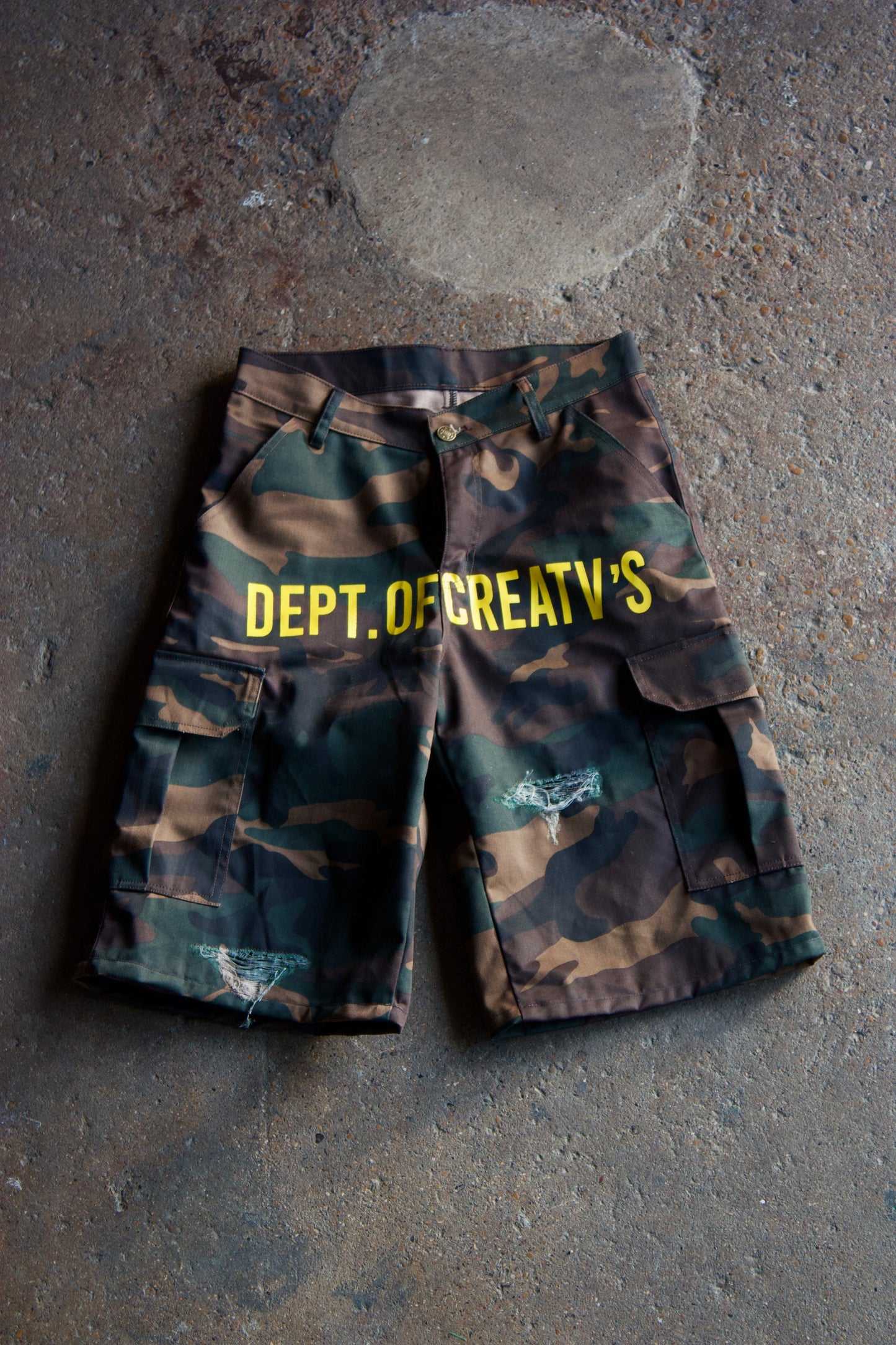 (PRE SALES) DEPT. OF CREATV’S XTRA BAGGY CAMO SHORTS